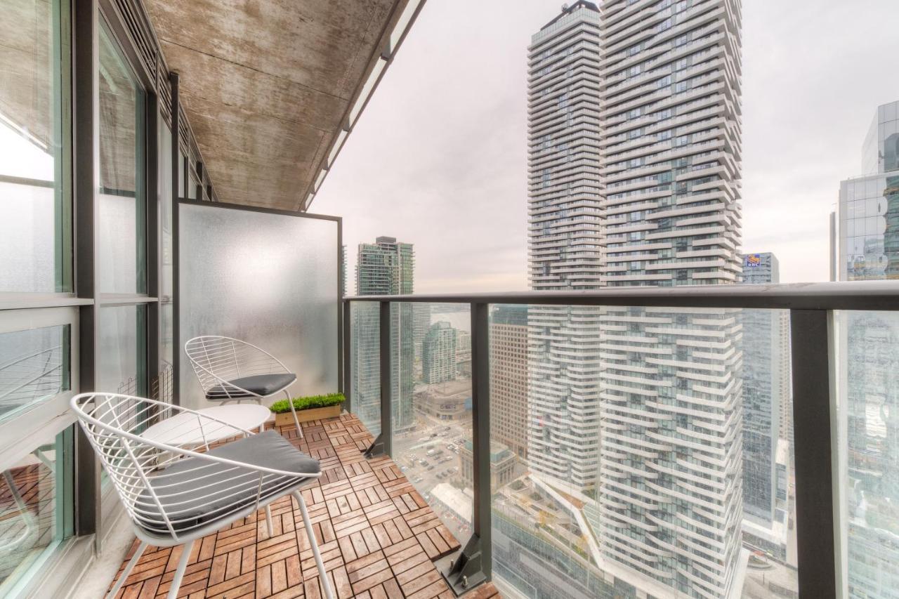 Stylish Newly Furnished Condo With Beautiful Lake View 多伦多 外观 照片