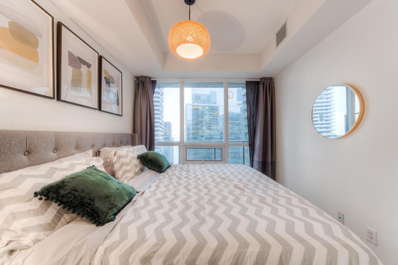 Stylish Newly Furnished Condo With Beautiful Lake View 多伦多 外观 照片