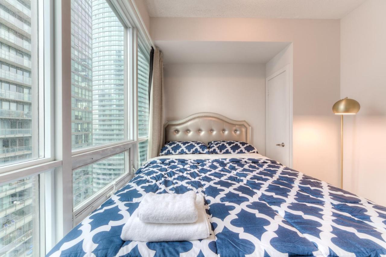 Stylish Newly Furnished Condo With Beautiful Lake View 多伦多 外观 照片