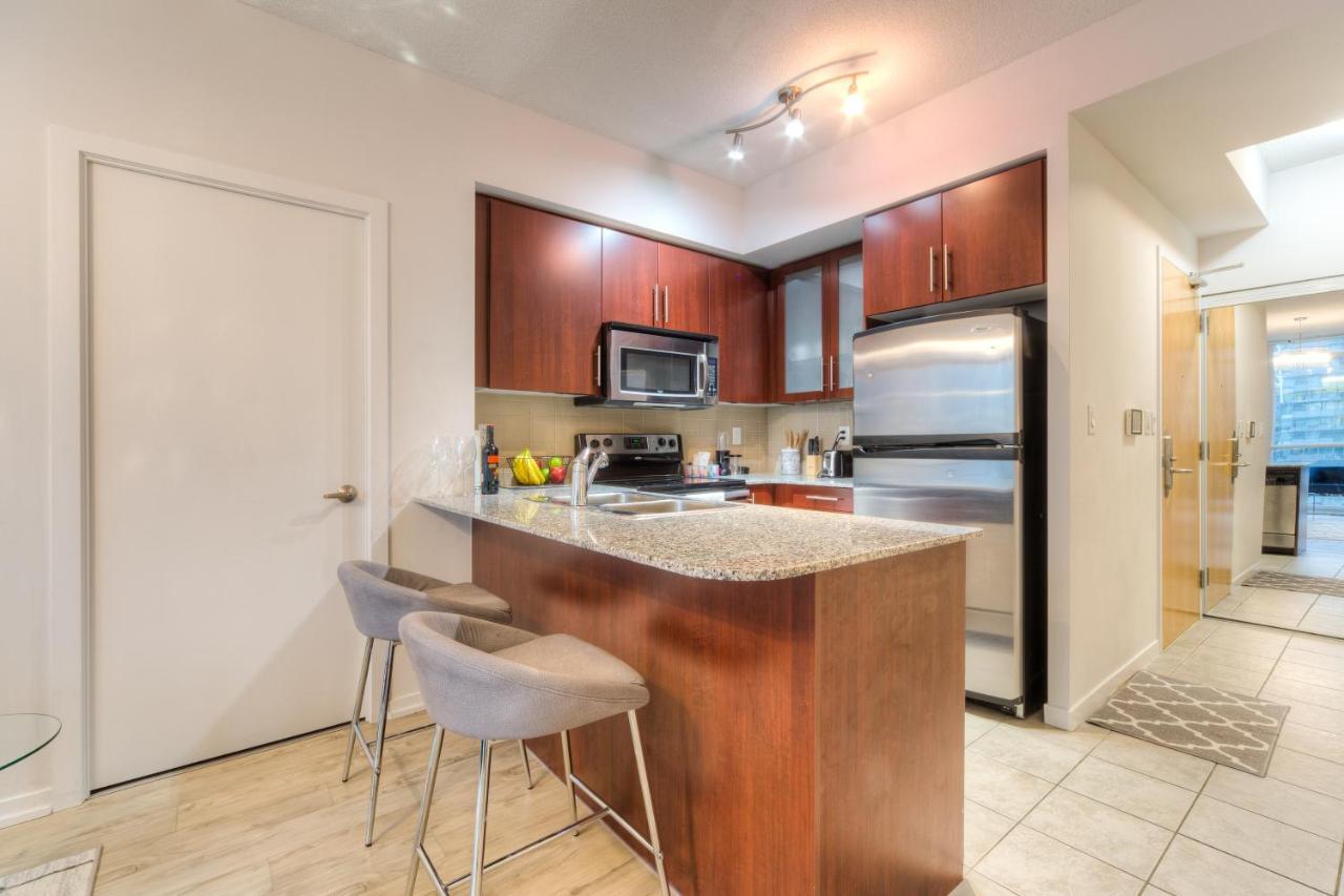 Stylish Newly Furnished Condo With Beautiful Lake View 多伦多 外观 照片