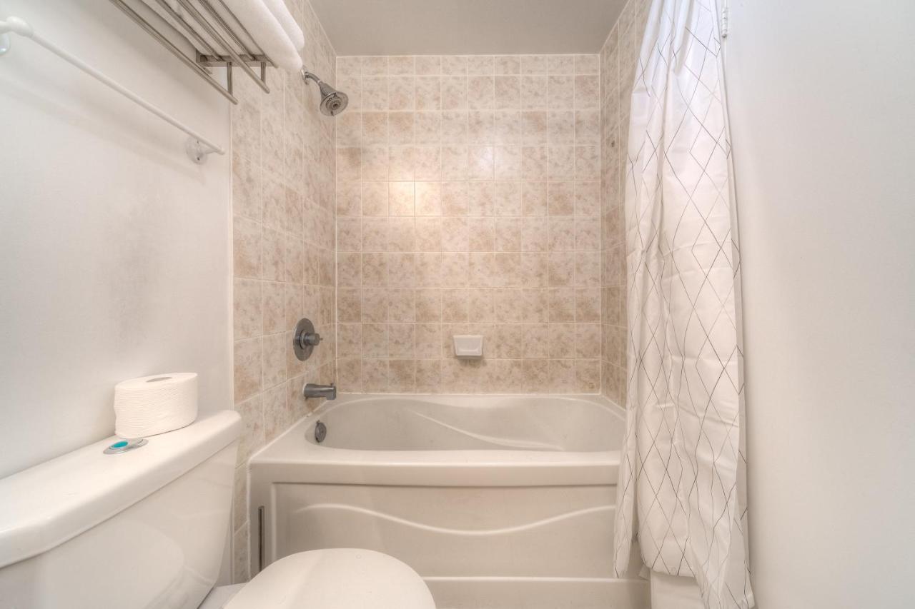 Stylish Newly Furnished Condo With Beautiful Lake View 多伦多 外观 照片