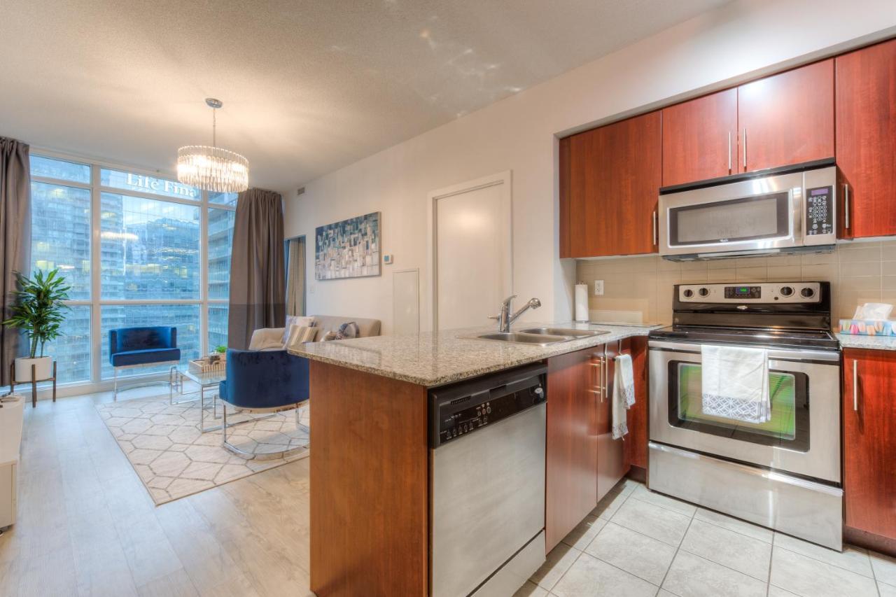 Stylish Newly Furnished Condo With Beautiful Lake View 多伦多 外观 照片