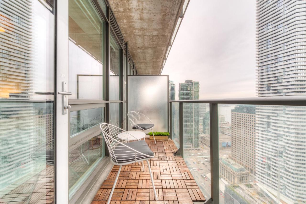 Stylish Newly Furnished Condo With Beautiful Lake View 多伦多 外观 照片