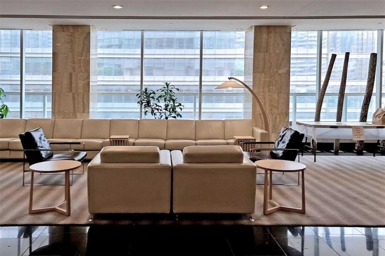Stylish Newly Furnished Condo With Beautiful Lake View 多伦多 外观 照片