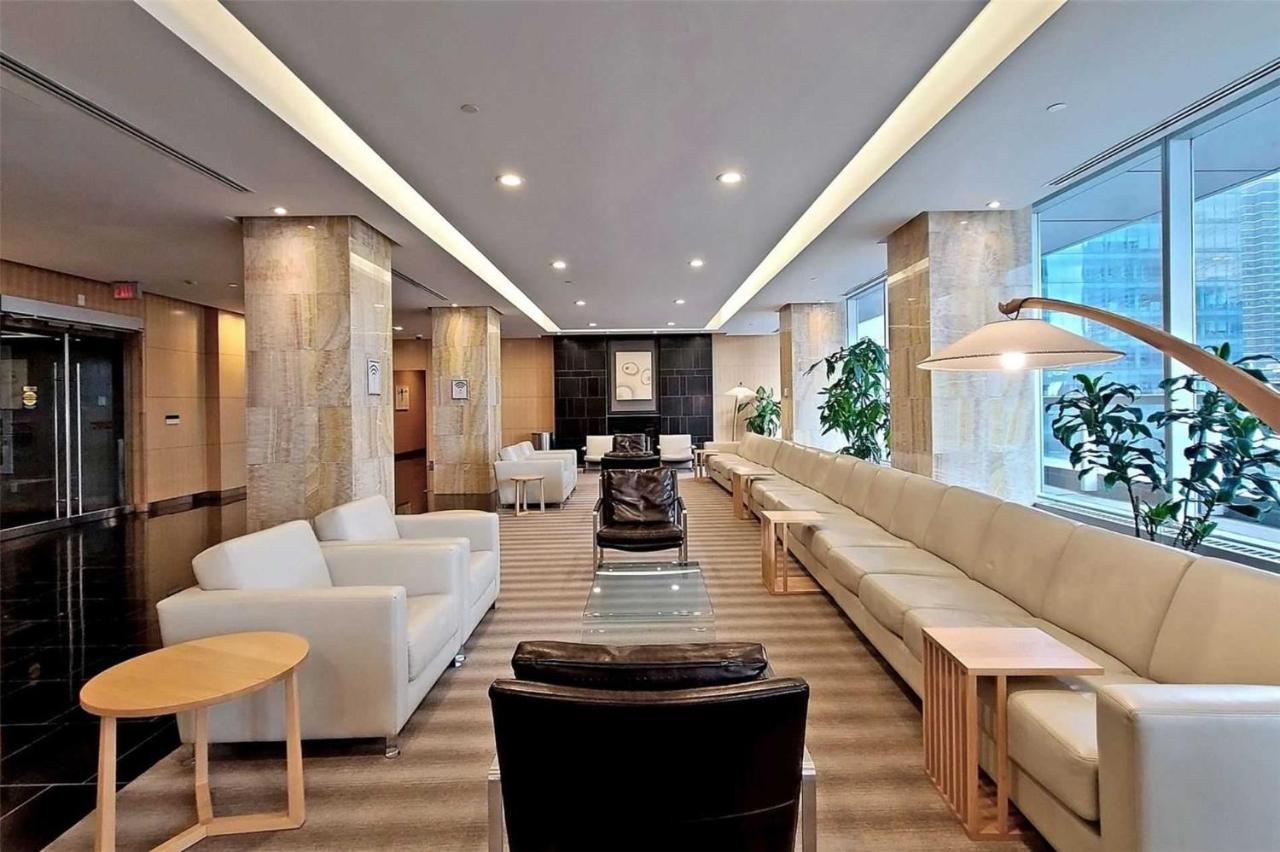 Stylish Newly Furnished Condo With Beautiful Lake View 多伦多 外观 照片