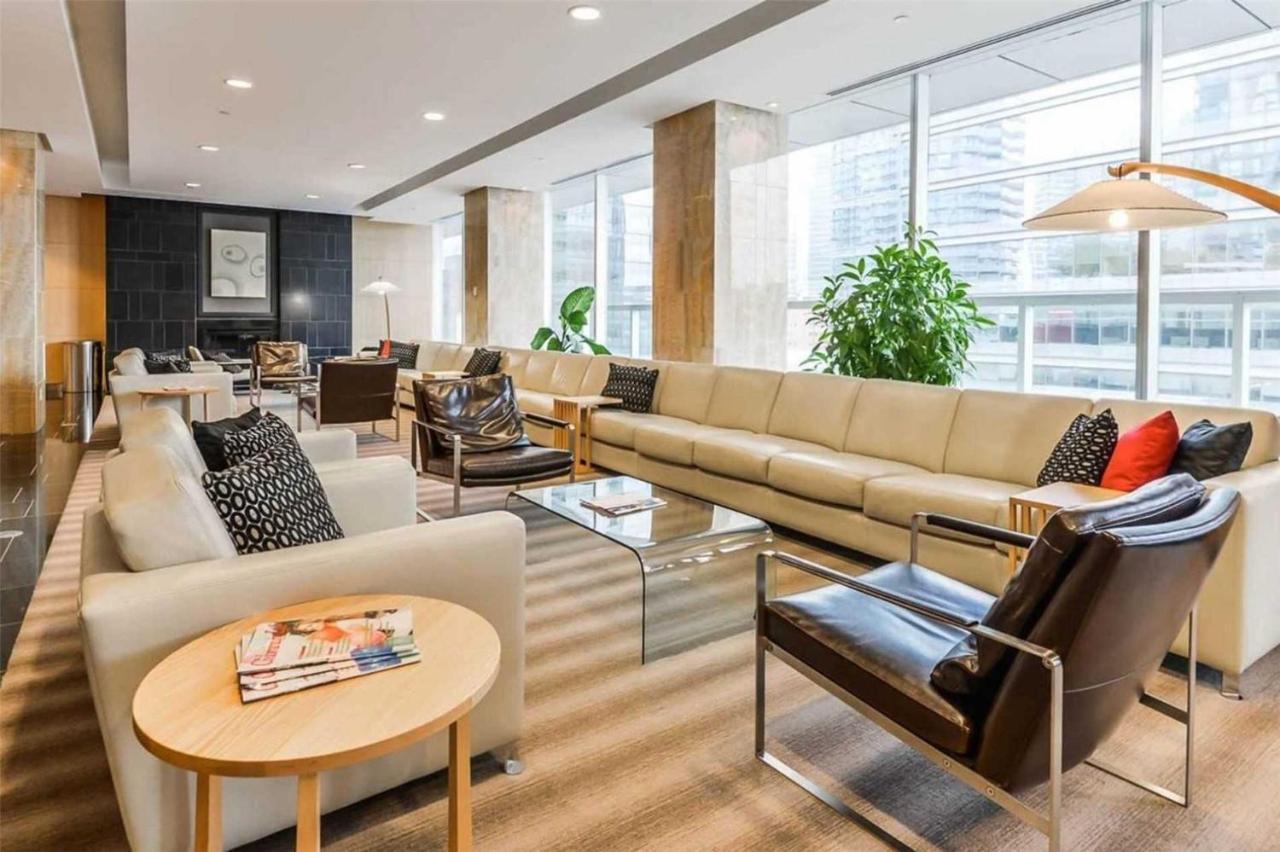 Stylish Newly Furnished Condo With Beautiful Lake View 多伦多 外观 照片